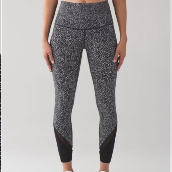 lululemon athletica Pants - Lululemon Wunder Under
High-rise Black and White Size 6
